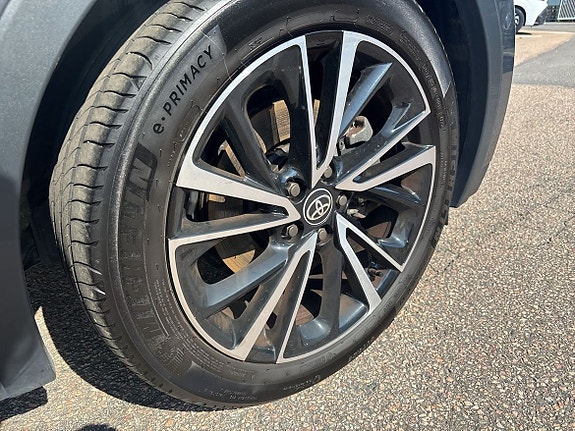 Toyota C-HR 13 of 17