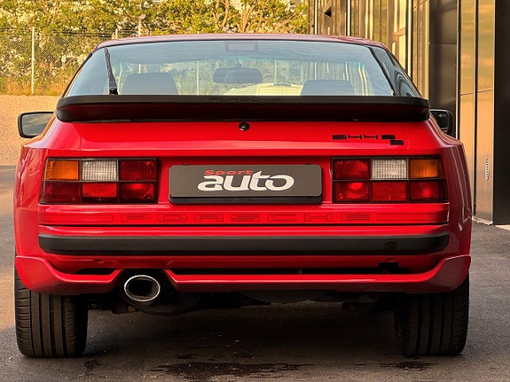 Porsche 944 4 of 5