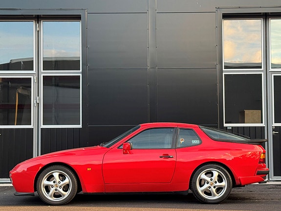 Porsche 944 3 of 5
