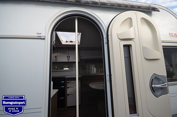 Kabe ROYAL 560 XL KS Dubbelbädd / Vitt kök 12 of 18