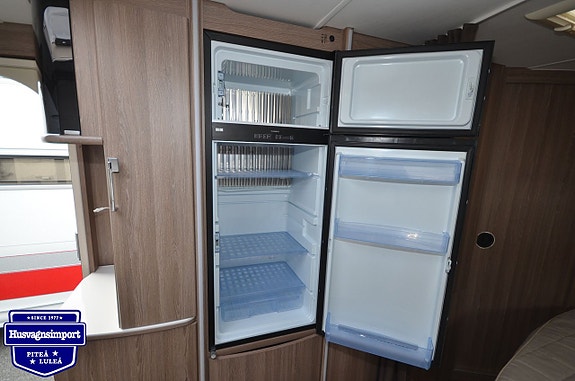 Kabe ROYAL 560 XL KS Dubbelbädd / Vitt kök 8 of 18