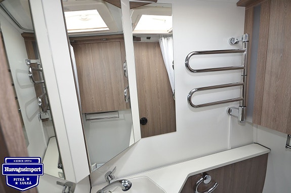 Kabe ROYAL 560 XL KS Dubbelbädd / Vitt kök 11 of 18