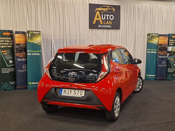 Toyota Aygo 2 of 8