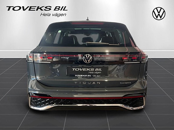 Volkswagen Tiguan 5 of 12