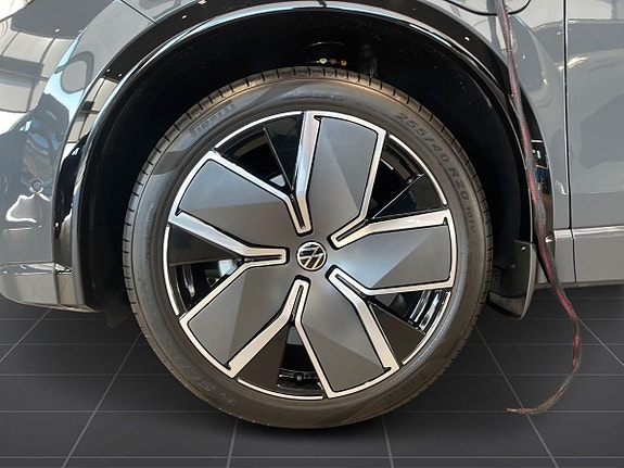 Volkswagen Tiguan 7 of 12
