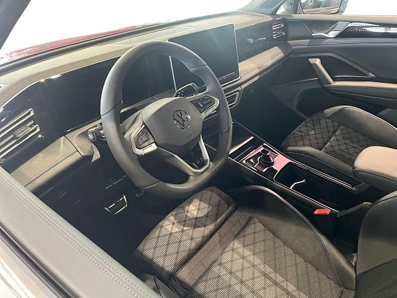 Volkswagen Tiguan 8 of 12
