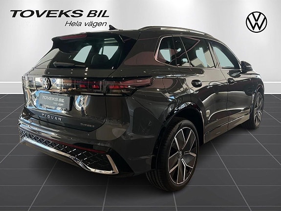Volkswagen Tiguan 4 of 12