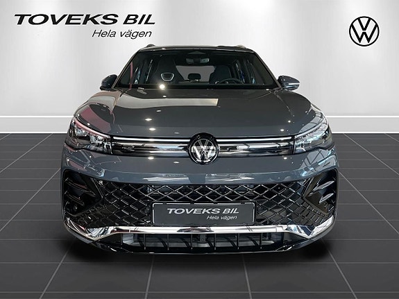 Volkswagen Tiguan 3 of 12