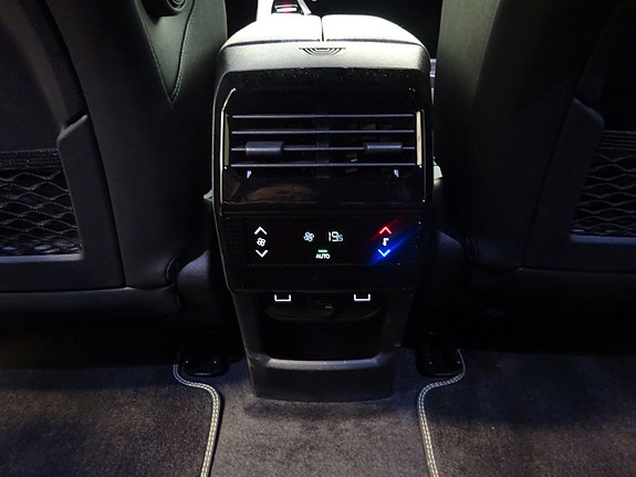Peugeot e-5008 5 of 5