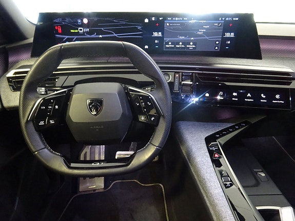 Peugeot e-5008 4 of 5