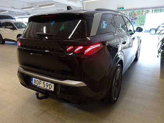 Peugeot e-5008 3 of 5