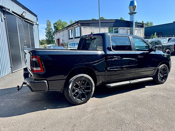 Dodge RAM 1500 2 of 5