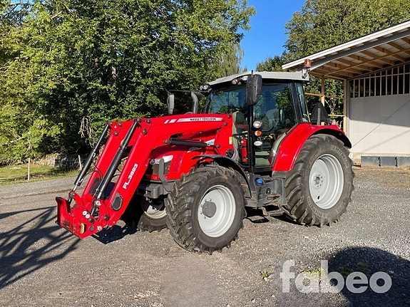 Massey Ferguson 5713 S Traktor (105145)
