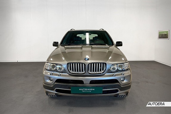 BMW X5 2 of 5