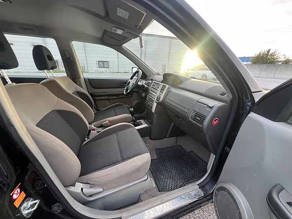 Nissan X-Trail 8 of 8