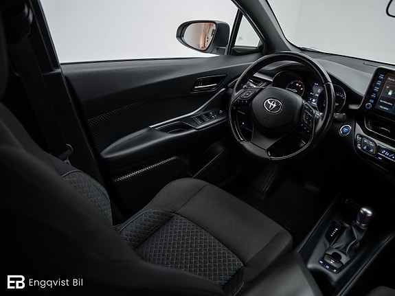 Toyota C-HR 21 of 27