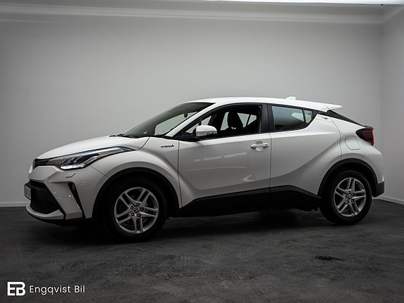 Toyota C-HR 2 of 5