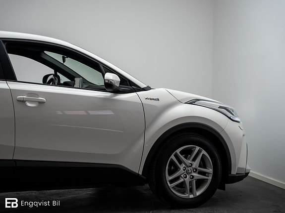 Toyota C-HR 8 of 27