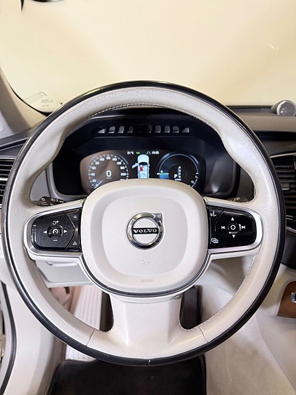 Volvo XC90 9 of 20