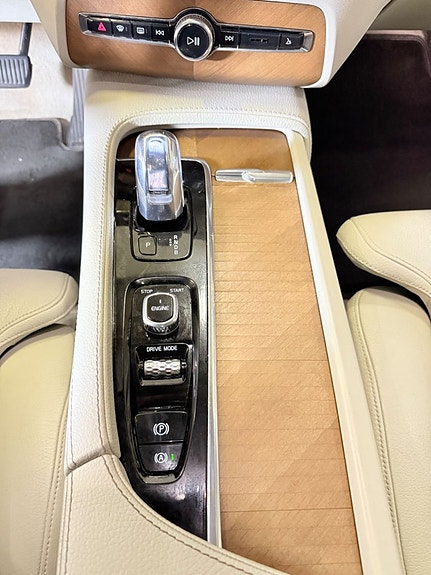 Volvo XC90 18 of 20