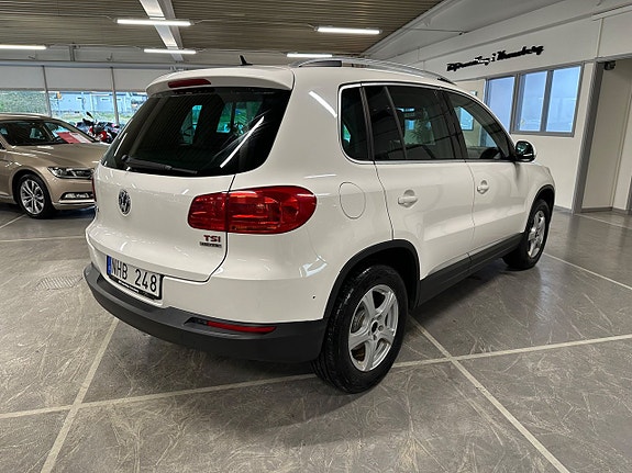 Volkswagen Tiguan 3 of 12