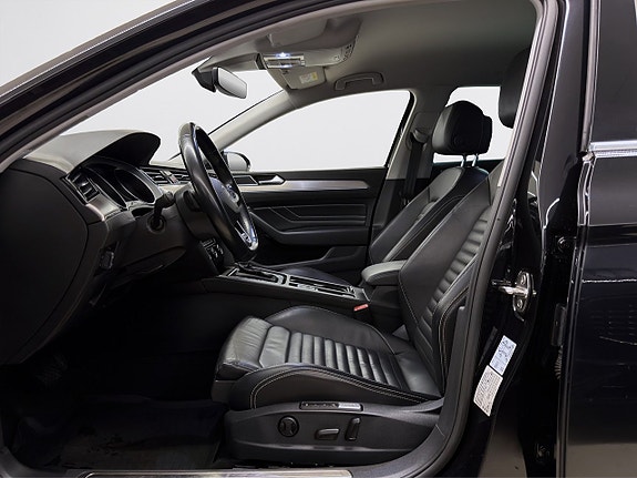Volkswagen Passat 13 of 19