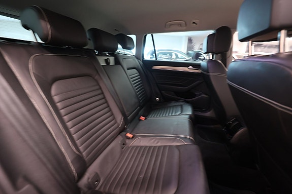 Volkswagen Passat 12 of 22