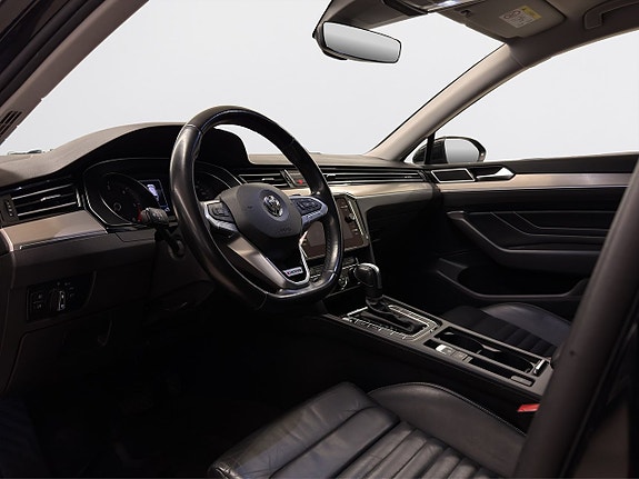 Volkswagen Passat 15 of 19