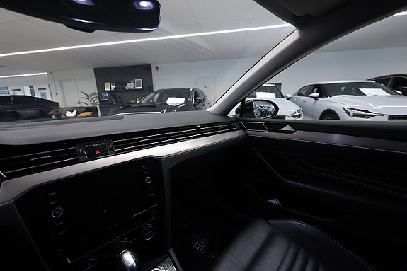 Volkswagen Passat 18 of 22