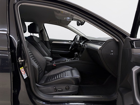 Volkswagen Passat 12 of 19