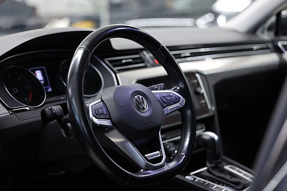 Volkswagen Passat 16 of 22