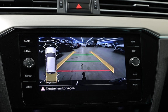 Volkswagen Passat 19 of 22