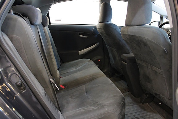 Toyota Prius 8 of 9