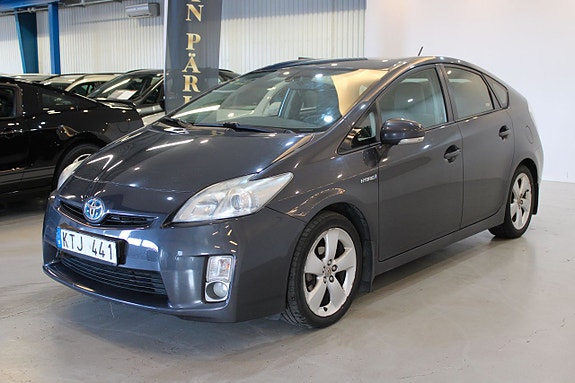 Toyota Prius 3 of 5