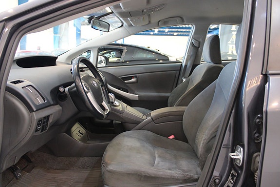 Toyota Prius 5 of 5