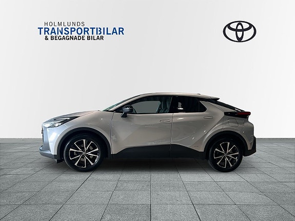 Toyota C-HR 3 of 29