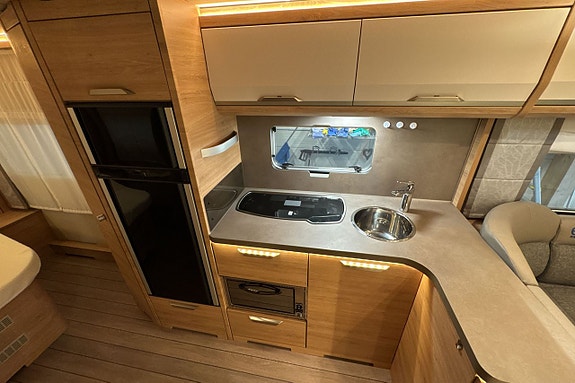 Knaus Sudwind 650 UX 15 of 17