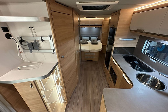 Knaus Sudwind 650 UX 11 of 17