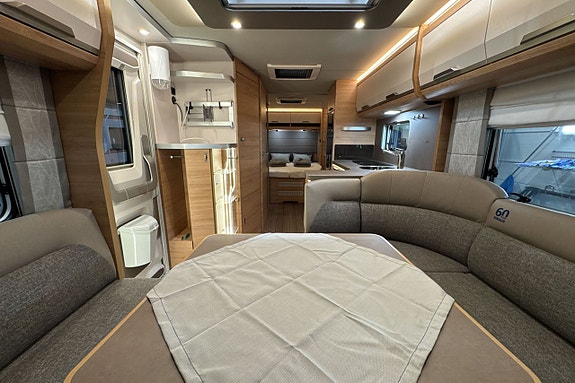 Knaus Sudwind 650 UX 9 of 17
