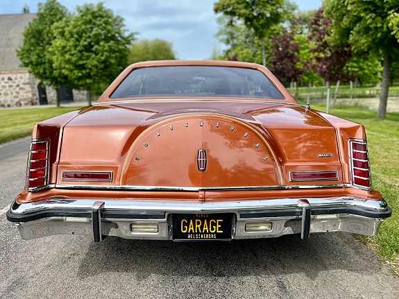 Lincoln Continental 9 of 20