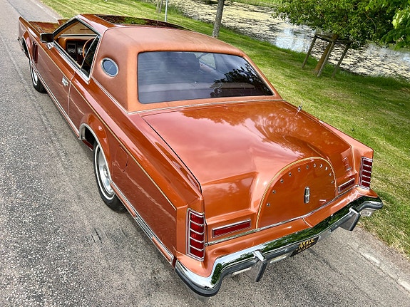 Lincoln Continental 10 of 20