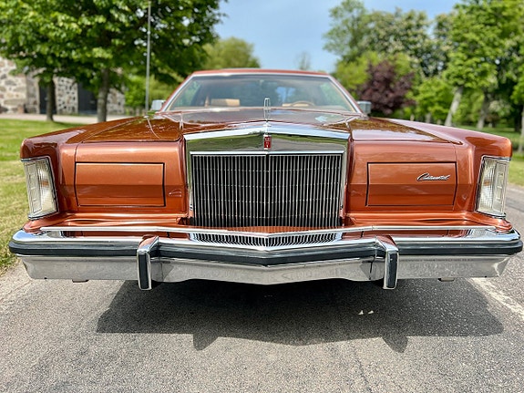 Lincoln Continental 7 of 20