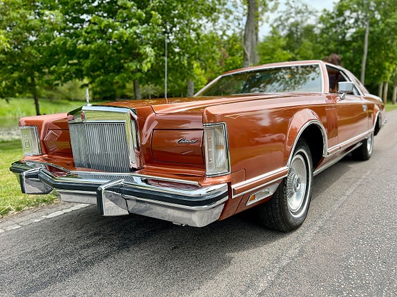Lincoln Continental 5 of 5