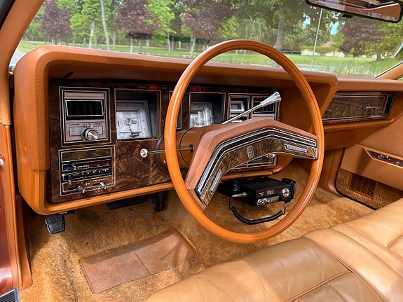 Lincoln Continental 13 of 20