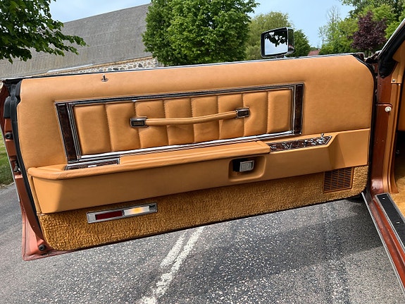 Lincoln Continental 12 of 20