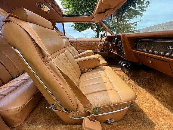 Lincoln Continental 16 of 20