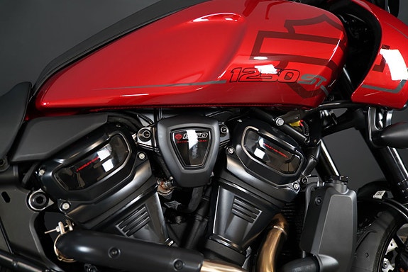 Harley-Davidson Pan America ST Brilliant Red PRISSÄNKT ! 10 of 12
