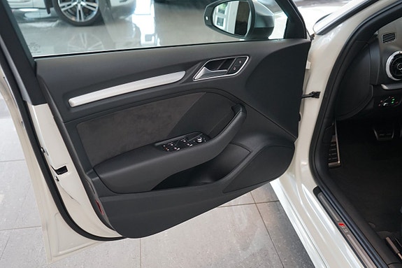 Audi S3 4 of 5