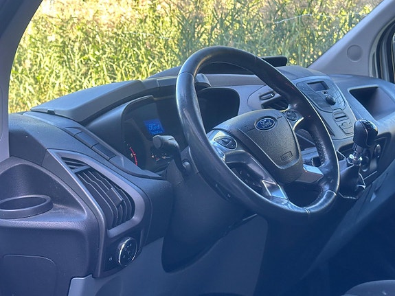 Ford Transit Custom 9 of 11