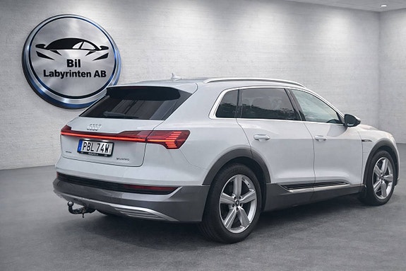 Audi e-tron 3 of 20